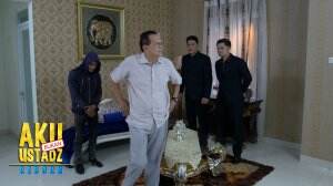 Pria Bertopeng??
