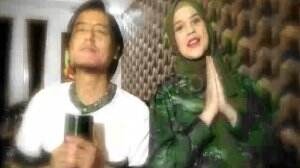 Cut Mey dan Roger Hanya Silatrahmi Virtual Saat Idul Fitri