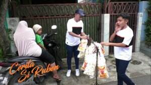 Ruben Dan Betrand Berjualan Kerupuk Keliling Merasakan Apa Yang Dirasakan Pak Slamet dan Istri