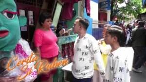Betrand Mencoba Ikut Membantu Bekerja Menjadi Badut