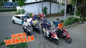 Pasukan Besuk Ke Rumah Sakit - Dunia Terbalik Eps. 2082-2083