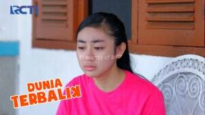 Cindy Sedih Memikirkan Keadaan Edward - Dunia Terbalik Eps. 1982