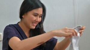 Syahnaz Ajak Bayi Kembarnya Lakukan Vaksin