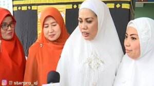 Elly Sugigi Jalani Rangkaian Manasik Umroh