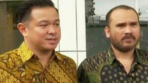 Karen Pooroe Mangkir Sidang Cerai Lagi