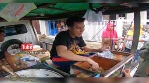 Baim Wong Jualan Tahu Bulat?