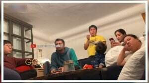 Raffi Kembali Jailin Istrinya Saat Tengah Tour Keliling Dunia