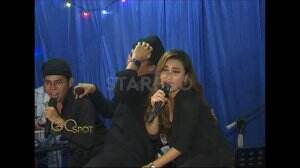 Ayu Ting Ting buat acara kecil-kecilan dirumahnya dan santai dangdutan bersama keluarga