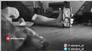 Atta Berikan Kura - Kura Kesayangannya Pada Aurel