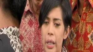 Wajah Karen Pooroe Tegang Usai Menjalani Pemeriksaan Polisi