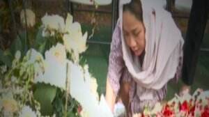 Bunga Citra Lestari Dan Noah Kembali Berziarah Ke Makam Alm. Ashraf