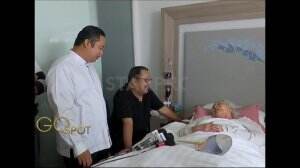 Rano Karno Membesuk Emak Nya
