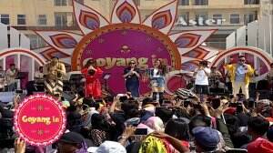 Host Goyang In Semangat Joget Lagu Kereta Malam