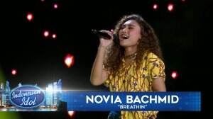 Novia Bachmid - Ariana Grande "Breathin"