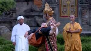 Prabu Siliwangi Angkat Sendiri Jenazah Putranya