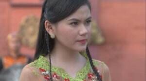 Rara Santang Memeriksa Kelengkapan Prajurit Walangsungsang