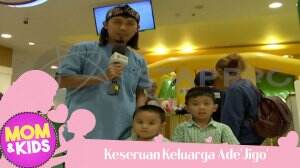 Ade 'Jigo' Temani Dua Putranya Bermain