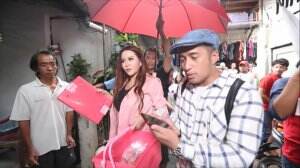 Teh Nita Ditantang Berjualan Gorengan - Rumah Seleb Eps 108