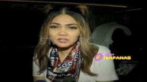 Pernikahan Rina Nose Dengan Josscy Terpaksa Diundur