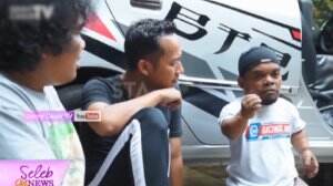 Ucok Baba Bisa Setir Mobil Sendiri