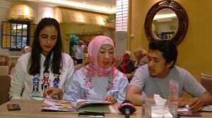 Ranty Purnamasari Bersama Milen Dan Henry Icip-Icip Makanan Bangka