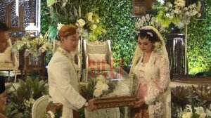 Seperti Inilah Kemeriahan Prosesi Pernikahan Kartikasari