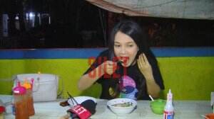 Wah Rosnita 'Entin' Ngidam dan Banyak Makan Di Kehamilan 5 Bulan