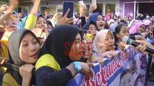 Histeris! Para Fans Melihat Penampilan Betrand Peto
