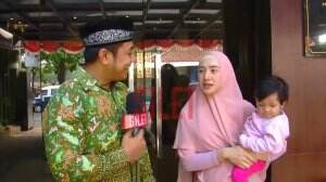 Putri dan Istrinya Diberikan Kado Berupa Pergi Umroh Oleh Ustad Riza
