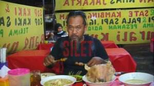 Tantang Diri Sendiri, Syahrudin Makan Makanan Ekstrim
