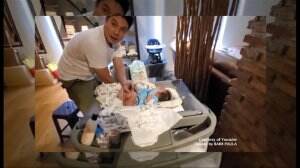 Baim Tak Sungkan Ganti Popok Sang Buah Hati