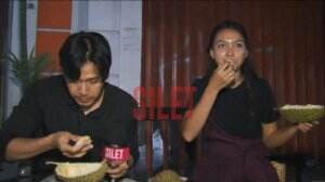 Menikmati Momen Pengantin Baru, Ana Riana Makan Duren Bareng Suami