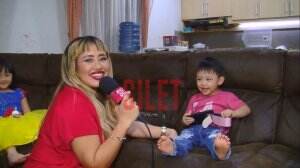 Keseruan Pingkan Mambo Bersama Anak-Anaknya