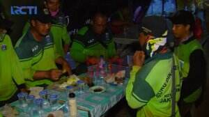 Curahan Hati Para Penggali Kubur Korban Covid-19