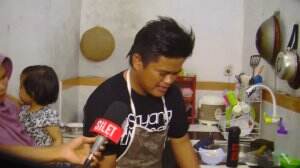 Asep Jaya Ditantang Buat Sambal Super Pedas