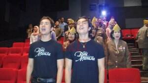 Para Pemain Film Bumi Manusia Gelar Nonton Bareng Dengan Veteran