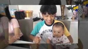 Betrand Momong Kedua Adiknya Dengan Penuh Kasih Sayang
