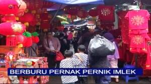 Jelang Tahun Baru, Sejumlah Masyarakat Berburu Pernak-Pernik Imlek