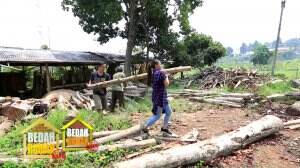 Anak Pak Suherman Ikut Bekerja Untuk Membantu Membiayai Keluarganya