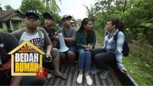 Tim Bedah Rumah Menumpang Mobil Warga Untuk Mencari Pak Anim