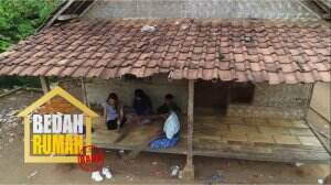 Pak Jakaria Yang Sudah Tidak Muda Dan Tinggal Di Rumah Yang Kurang Layak