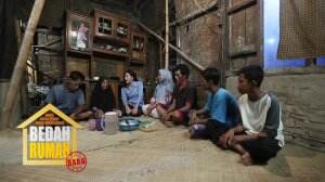 Rumah Bertembok Rotan Menjadi Tempat Berteduh Satu Keluarga Pak Jasari