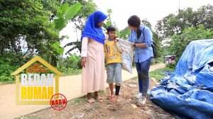 Anak Pak Kardi Sering Membantu Mencari Rumput Sepulang Sekolah