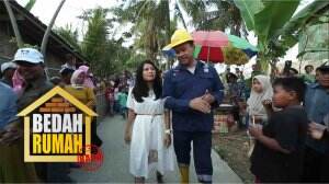 Bukannya Membedah Rumah, Pak Rahmat Dan Ade Malah Jajan Di Kampung