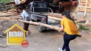 Semangat Membantu Pekerjaan Pak Asmari, Fani Vanilla Tidak Sengaja Terjatuh Saat Memindahkan Kayu