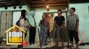 Dengan Keadaan Rumah Yang Kurang Layak Keluarga Pak Basuni Tetap Bersyukur
