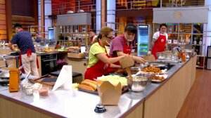 Para Perserta Mulai Sibuk Siapin Orderan Burger - MasterChef Season 7
