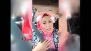 Menyambut Tahun Baru, Mpok Elly Sugigi Potong Gigi