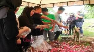 Ibunda Annisa Bahar Tutup Usia