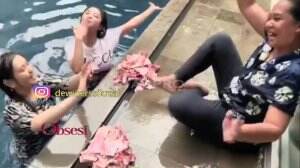 Depe Sawer Duit Di Kolam Renang
